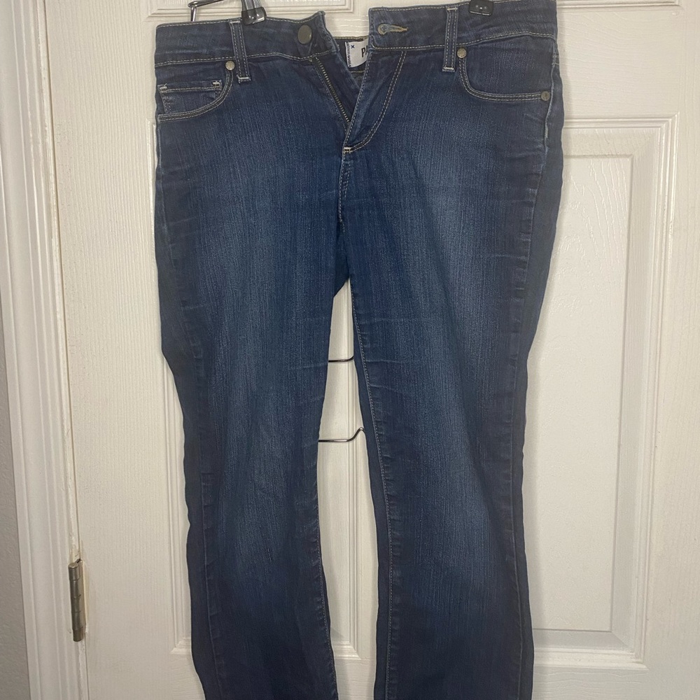 Low waist dark wash women’s denim jeans size 28